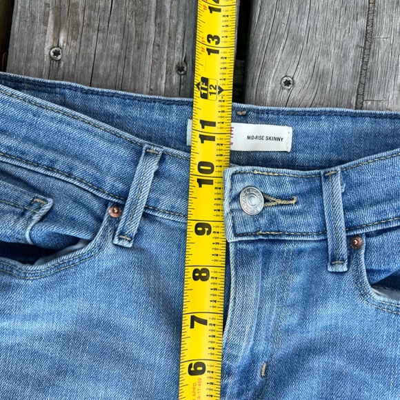 Levi Strauss Signature Women’s 28x30 Mid Rise Skinny Jeans Light Wash Denim - Picture 10 of 11